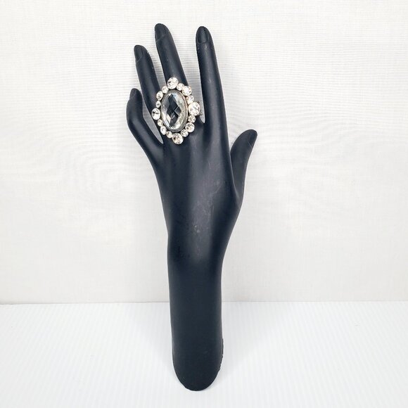 Oval Crystal Rhinestone Silver Halo Stretch Ring. - Picture 4 of 7